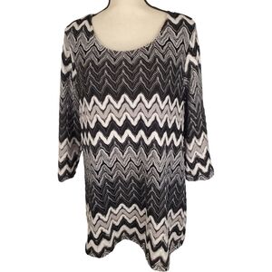 Roz & Ali Black and White Boxy Graphic Tunic